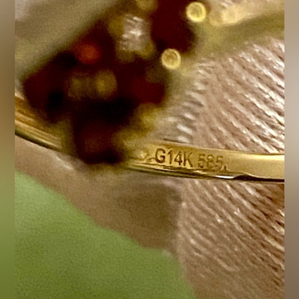 14K Yellow Gold & Rubies & Emerald cute Strawberry 🍓 ring 💍 - Picture 5 of 7